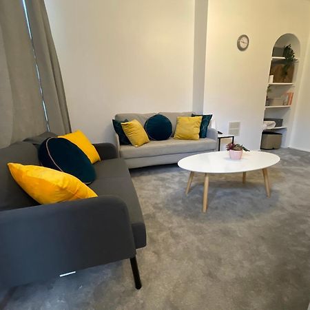Tooting Lodge London - Cosy 2 Bedroom House With Garden, 5 Mins Walk To Tube Station Екстериор снимка