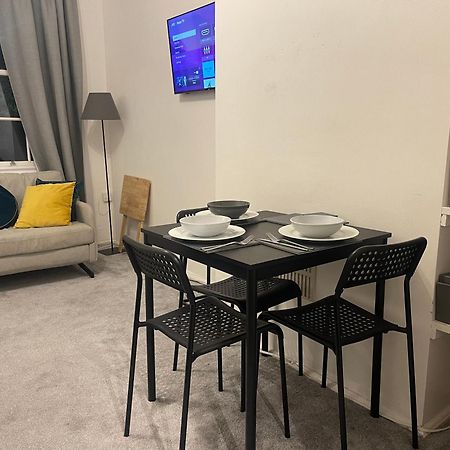 Tooting Lodge London - Cosy 2 Bedroom House With Garden, 5 Mins Walk To Tube Station Екстериор снимка