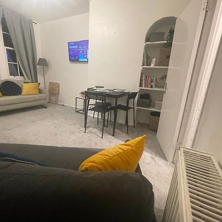 Tooting Lodge London - Cosy 2 Bedroom House With Garden, 5 Mins Walk To Tube Station Екстериор снимка