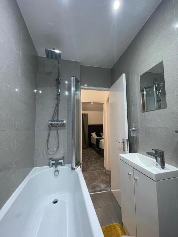 Tooting Lodge London - Cosy 2 Bedroom House With Garden, 5 Mins Walk To Tube Station Екстериор снимка