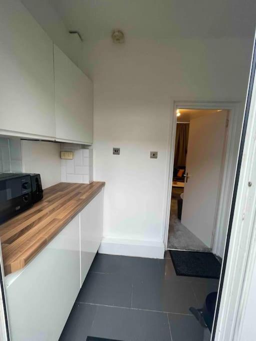 Tooting Lodge London - Cosy 2 Bedroom House With Garden, 5 Mins Walk To Tube Station Екстериор снимка