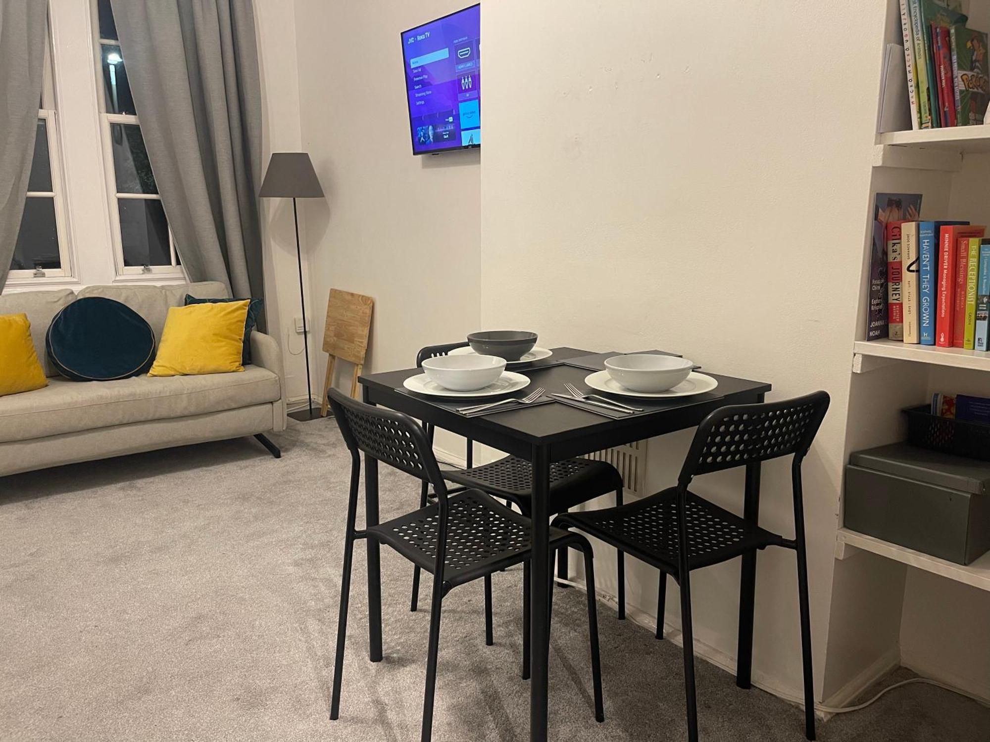 Tooting Lodge London - Cosy 2 Bedroom House With Garden, 5 Mins Walk To Tube Station Екстериор снимка