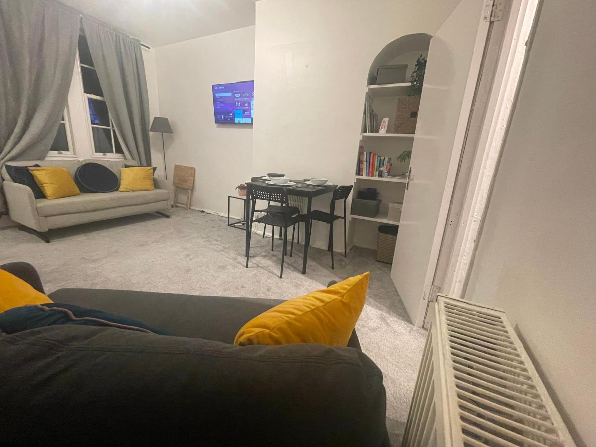 Tooting Lodge London - Cosy 2 Bedroom House With Garden, 5 Mins Walk To Tube Station Екстериор снимка